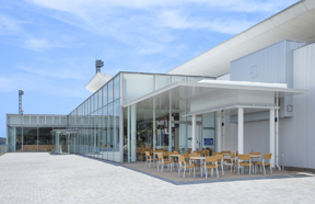 サービスエリア　テラス工事の写真